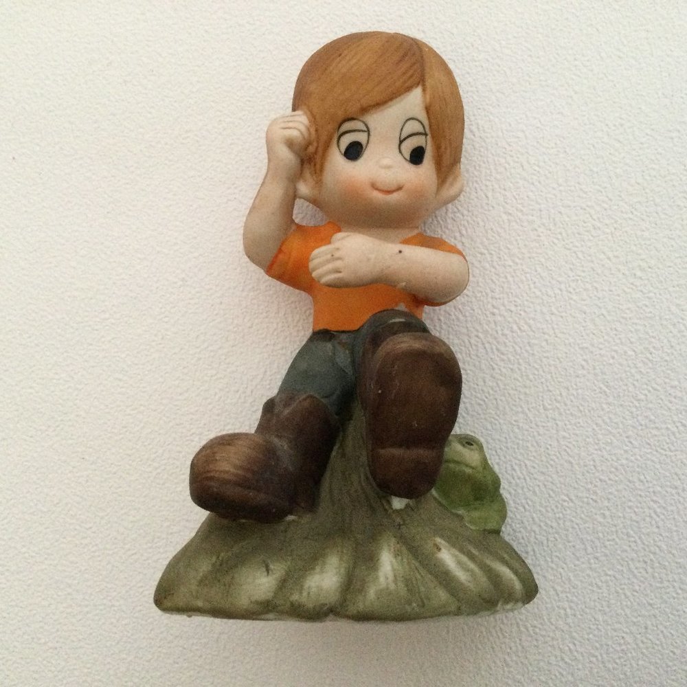 Vintage Ceramic figurine decoration sitting boy and frog box29